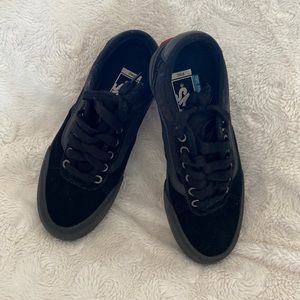 Boys size 3.5 Black Vans pro shoes